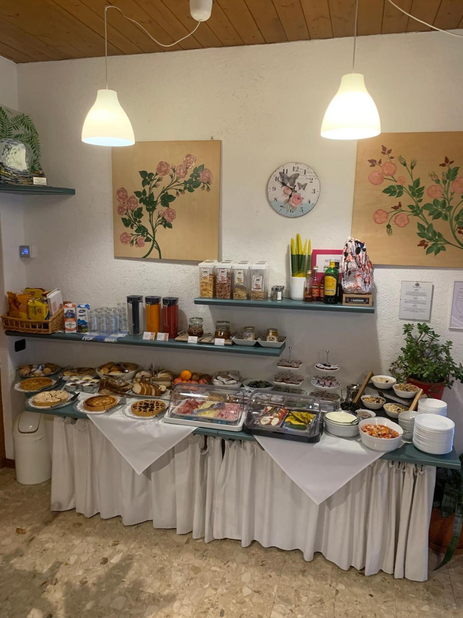 Ceniga Hotel Garni Delle Rose المظهر الخارجي الصورة
